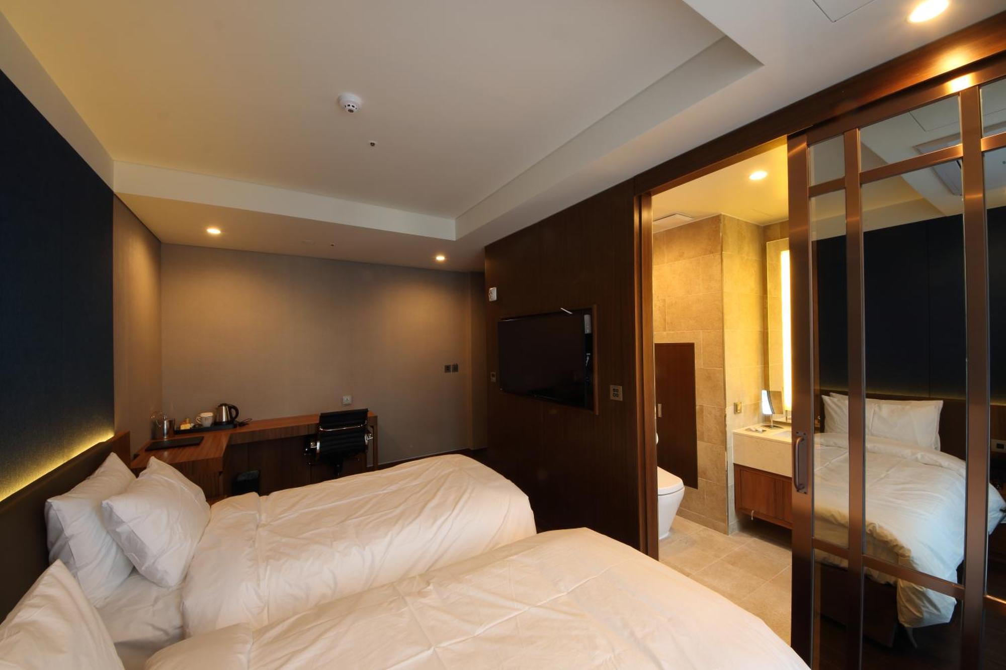 Hwaseong Benikea The H Hotel חדר תמונה
