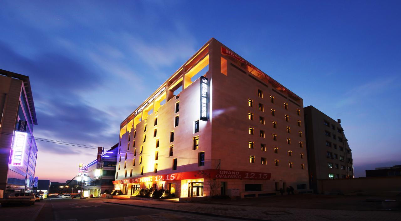Hwaseong Benikea The H Hotel מראה חיצוני תמונה