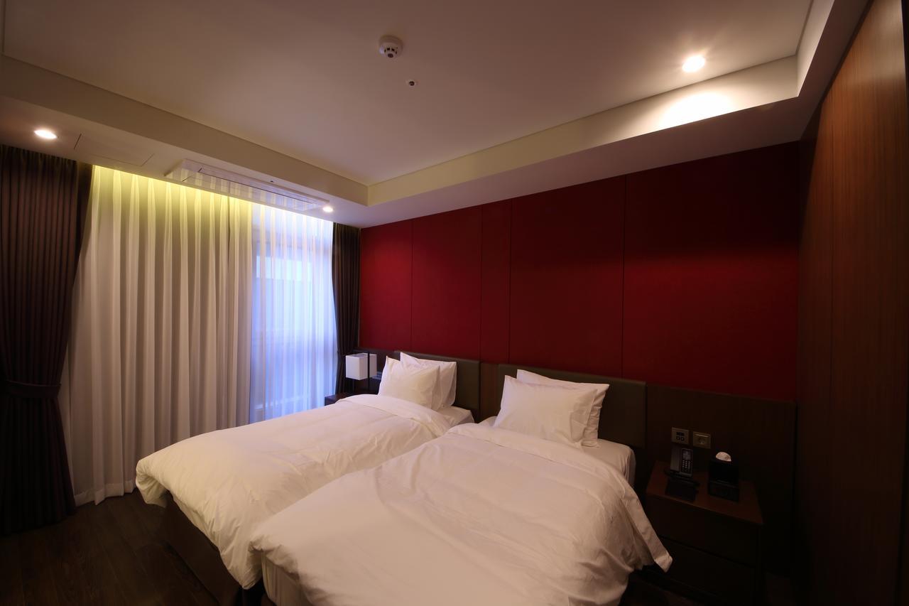Hwaseong Benikea The H Hotel חדר תמונה