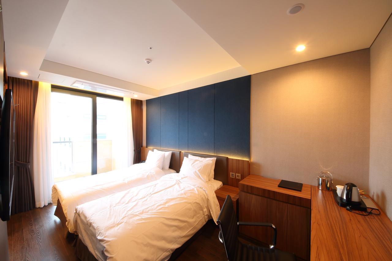 Hwaseong Benikea The H Hotel מראה חיצוני תמונה