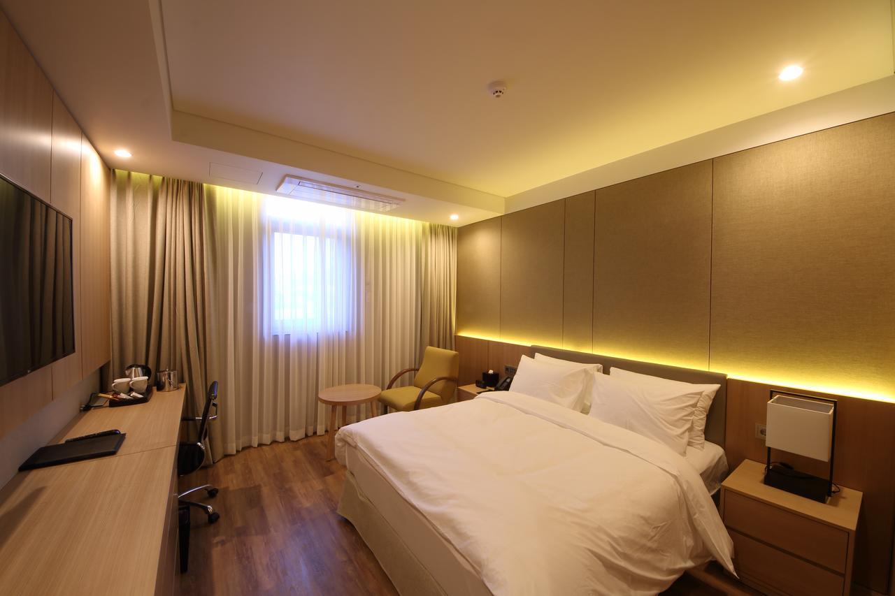 Hwaseong Benikea The H Hotel מראה חיצוני תמונה