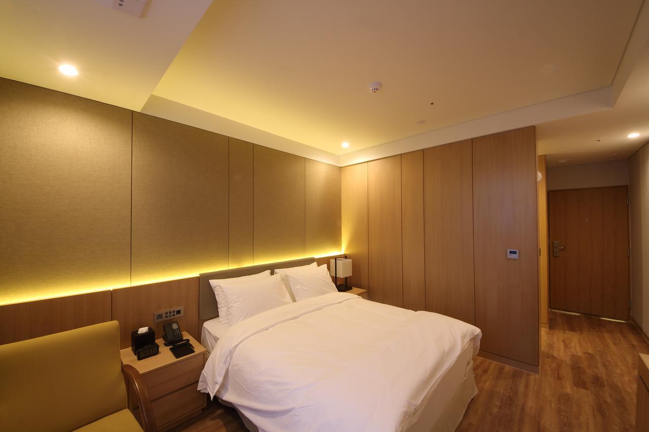 Hwaseong Benikea The H Hotel מראה חיצוני תמונה